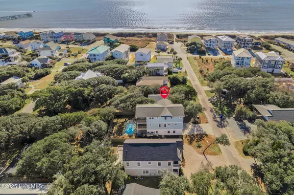 Oak Island, NC 28465,208 SE 78th ST