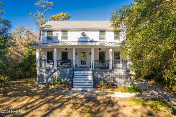 114 Hawthorne DR, Pine Knoll Shores, NC 28512