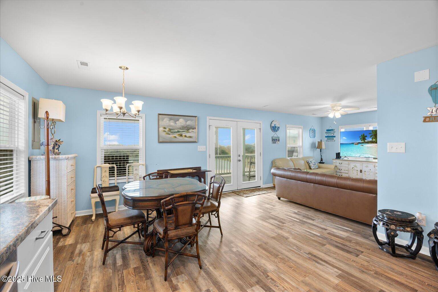 North Topsail Beach, NC 28460,521 Ocean DR