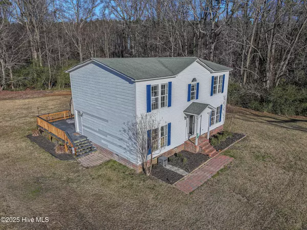 Walstonburg, NC 27888,607 N Wilson ST