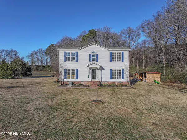 Walstonburg, NC 27888,607 N Wilson ST