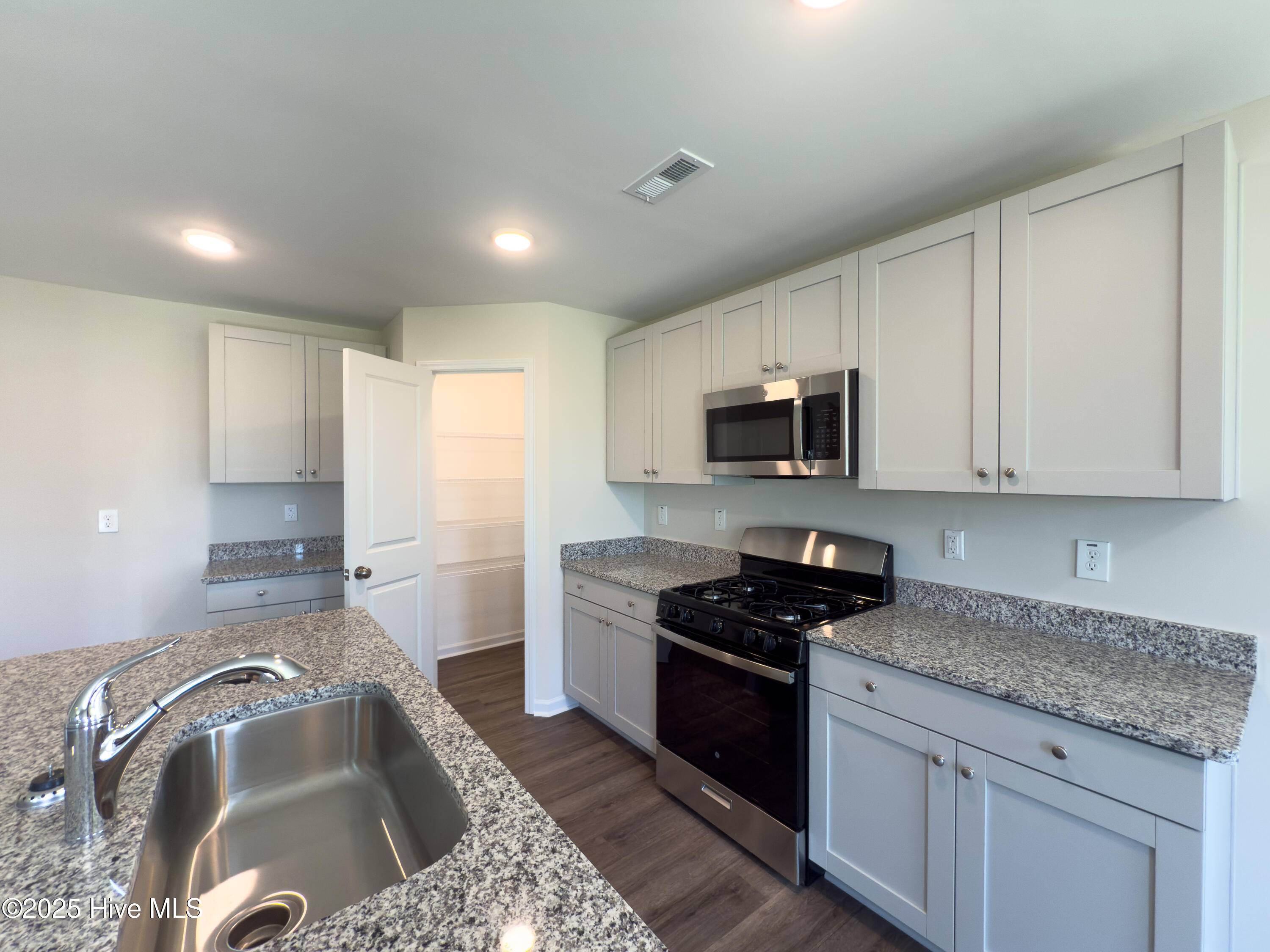 Hope Mills, NC 28348,2219 Roadster Pony LN