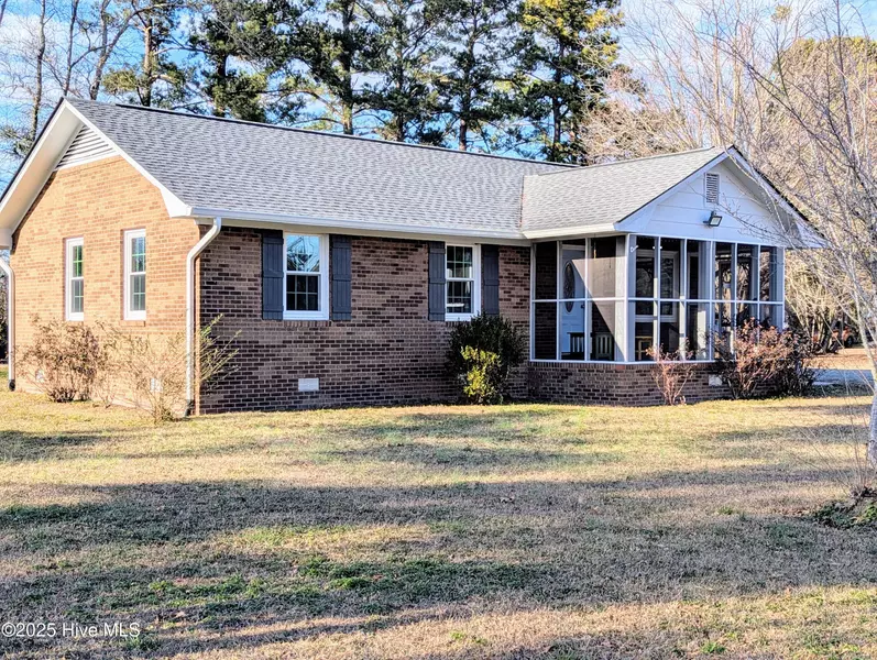 566 Krissy Prease RD, Whiteville, NC 28472