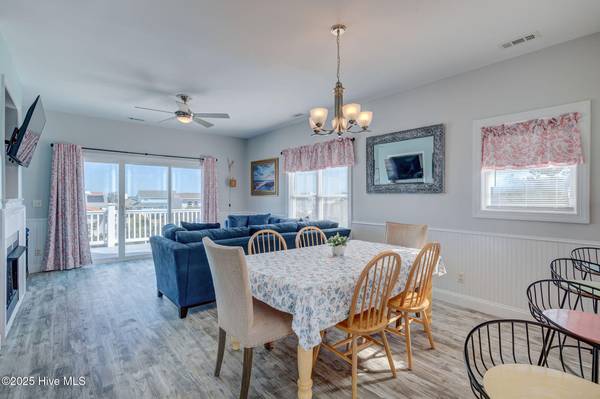 North Topsail Beach, NC 28460,208 Oyster LN