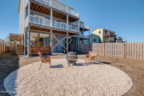 North Topsail Beach, NC 28460,208 Oyster LN