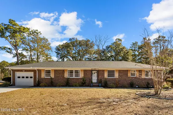 21 Cardinal DR S, Wilmington, NC 28403