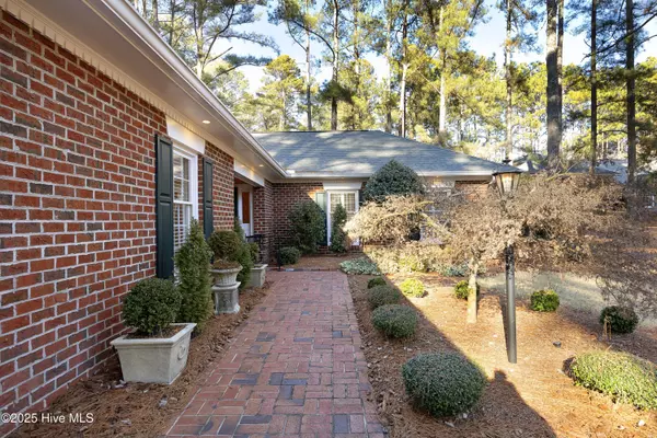 Southern Pines, NC 28387,8 Ravenel CT