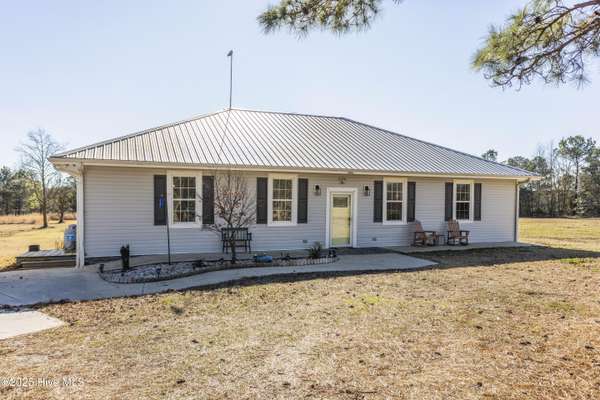 335 Bull Tail RD, Wallace, NC 28466