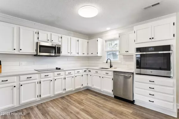 Carolina Beach, NC 28428,700 Charlotte AVE