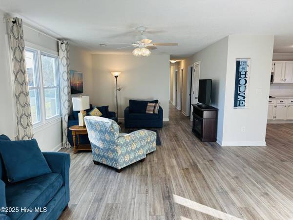 Carolina Beach, NC 28428,700 Charlotte AVE