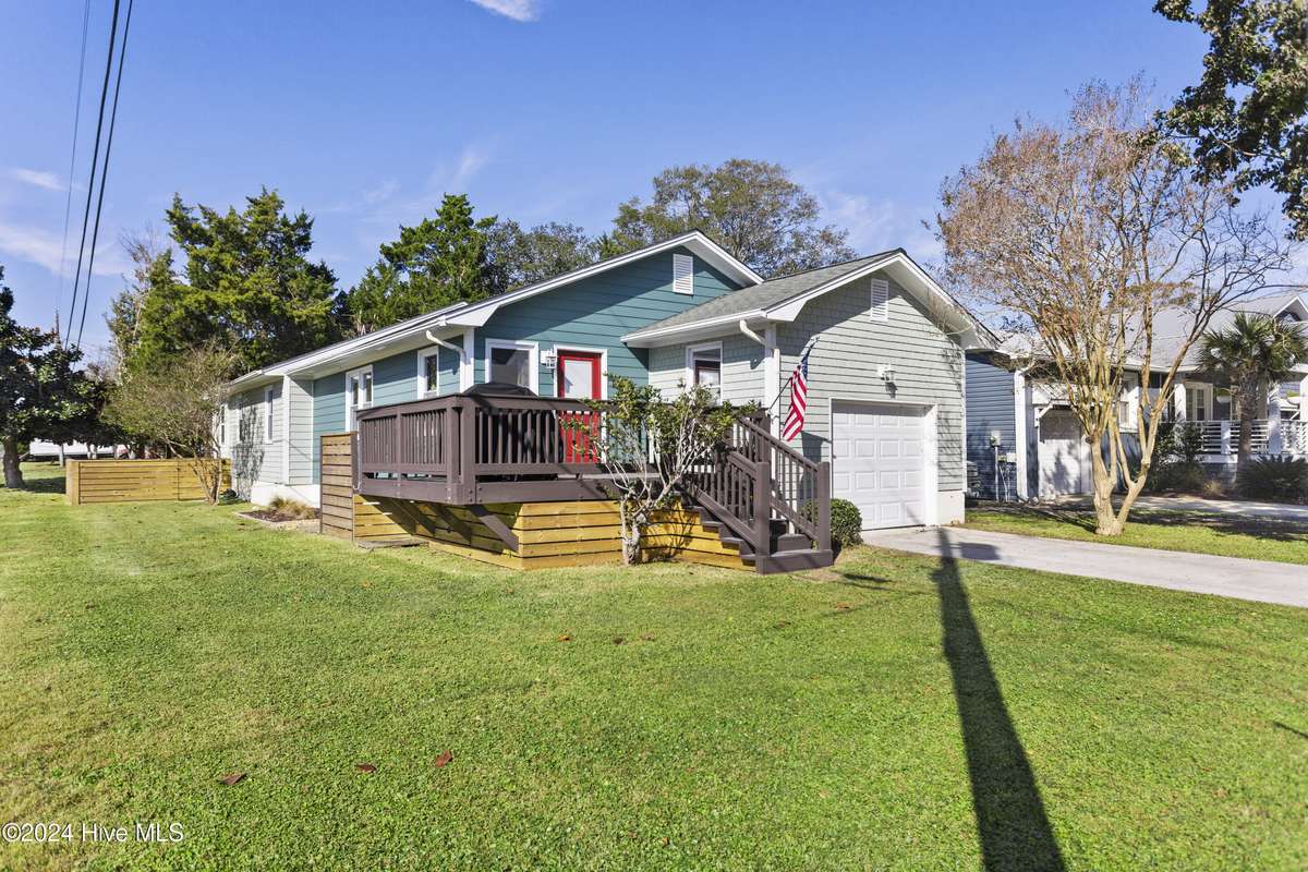 Carolina Beach, NC 28428,700 Charlotte AVE