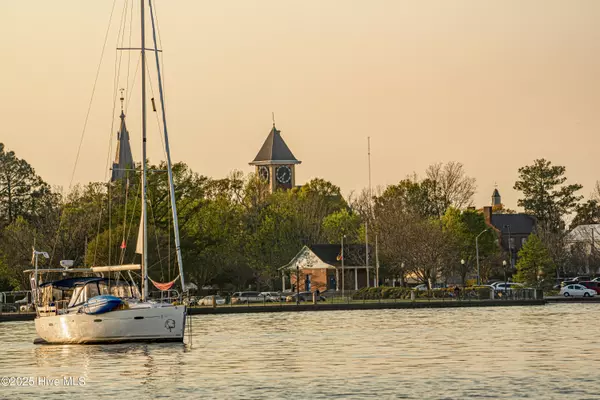 New Bern, NC 28560,804 E Front ST