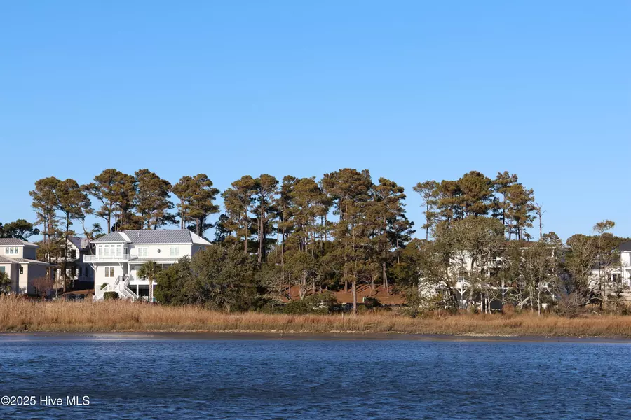 4017 Barnes Bluff DR SE, Southport, NC 28461