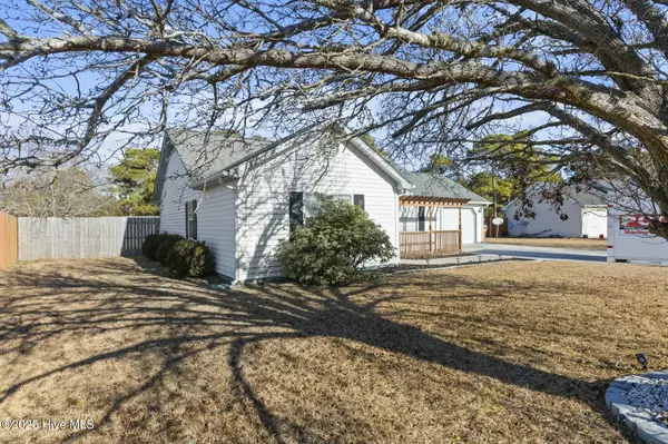 Hubert, NC 28539,163 Parnell RD