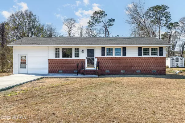 57 Dixie TRL, Jacksonville, NC 28546