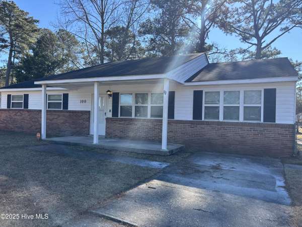 100 S Glen CT, Jacksonville, NC 28540