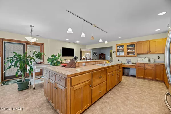 Oriental, NC 28571,1109 Neuse DR