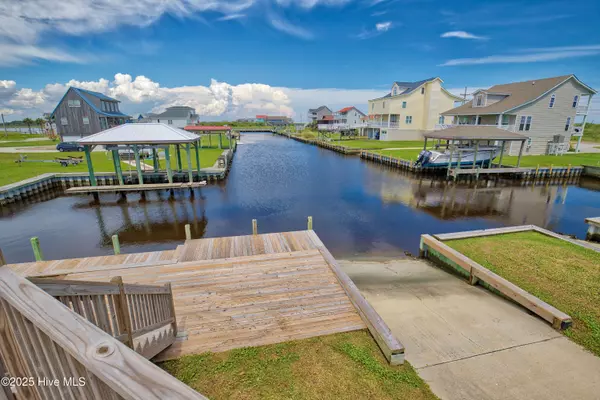 North Topsail Beach, NC 28460,304 Marina WAY