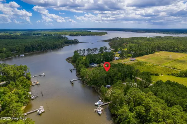 207 Ida Bell LN, Beaufort, NC 28516