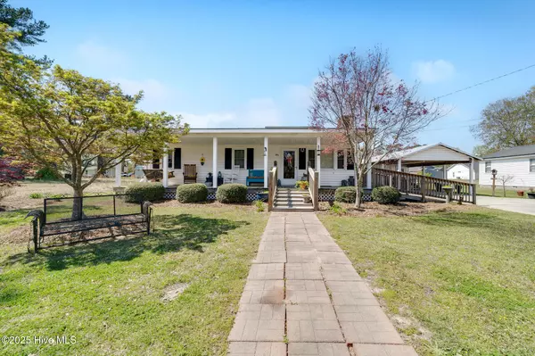 221 First ST, Wallace, NC 28466