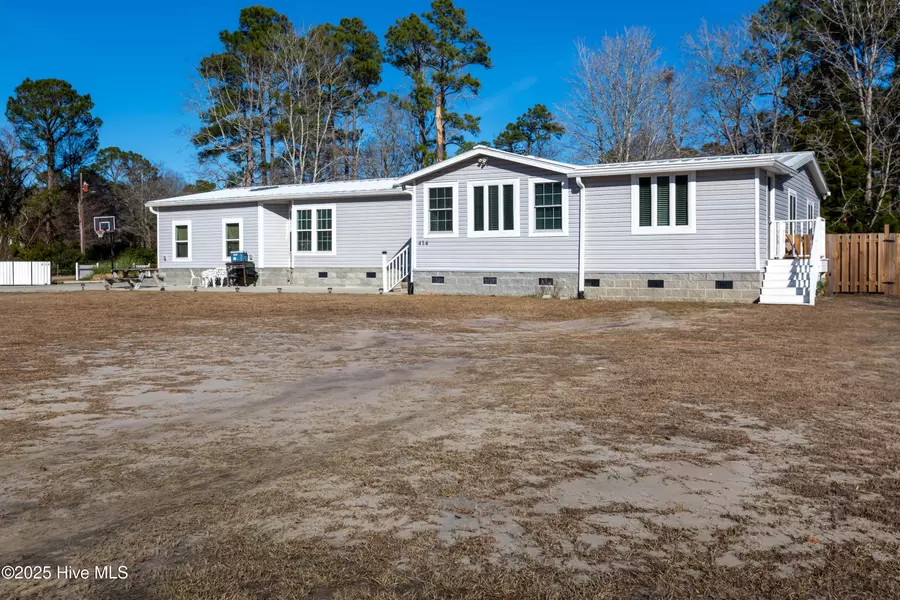 414 W Branch DR, Newport, NC 28570