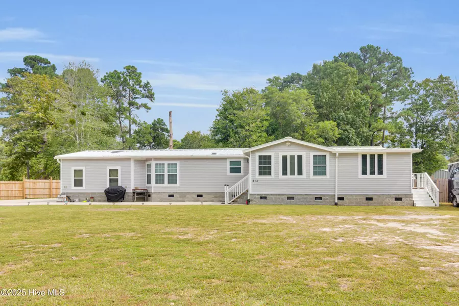 414 W Branch DR, Newport, NC 28570