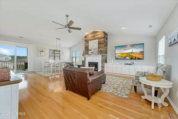 Holden Beach, NC 28462,207 Gerda AVE