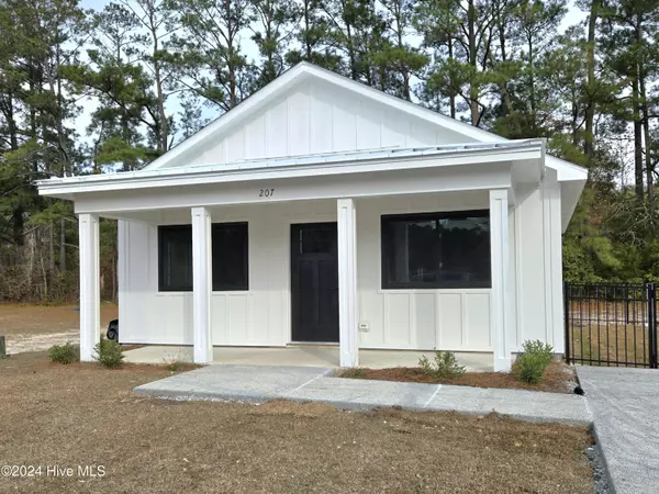 137 Long Pond LOOP, Swansboro, NC 28584