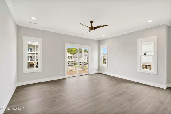 Carolina Beach, NC 28428,215 Spartanburg AVE #2