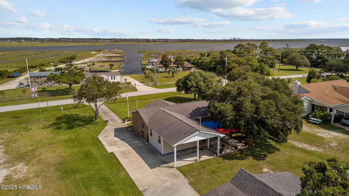 Harkers Island, NC 28531,428 Bayview DR