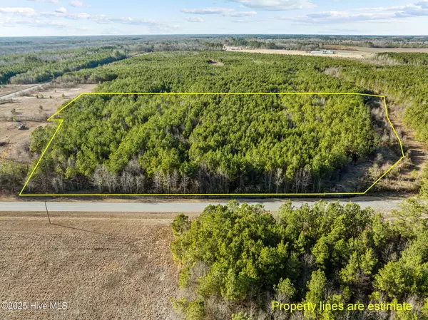 16 Bay Bush RD, Vanceboro, NC 28586