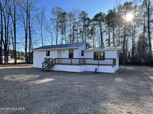 104 Taylors RD, Bladenboro, NC 28320