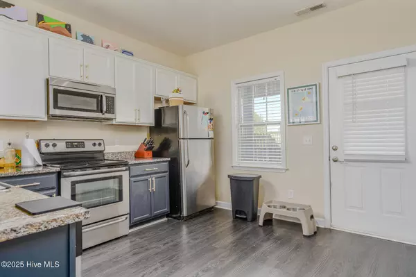 Hubert, NC 28539,313 Burley DR #11