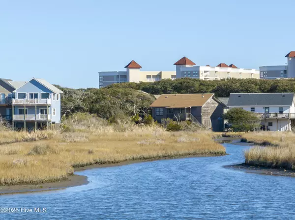 320 Bay CIR, North Topsail Beach, NC 28460