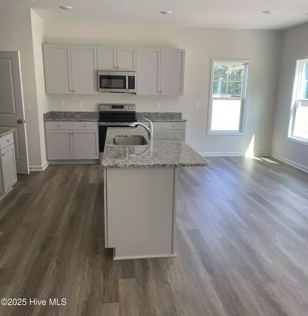 Raeford, NC 28376,290 Traveller WAY