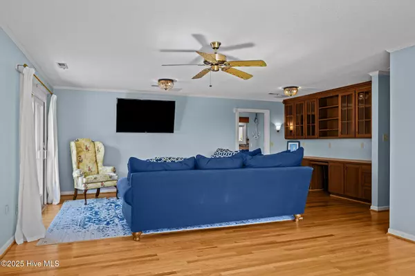 Emerald Isle, NC 28594,106 William ST