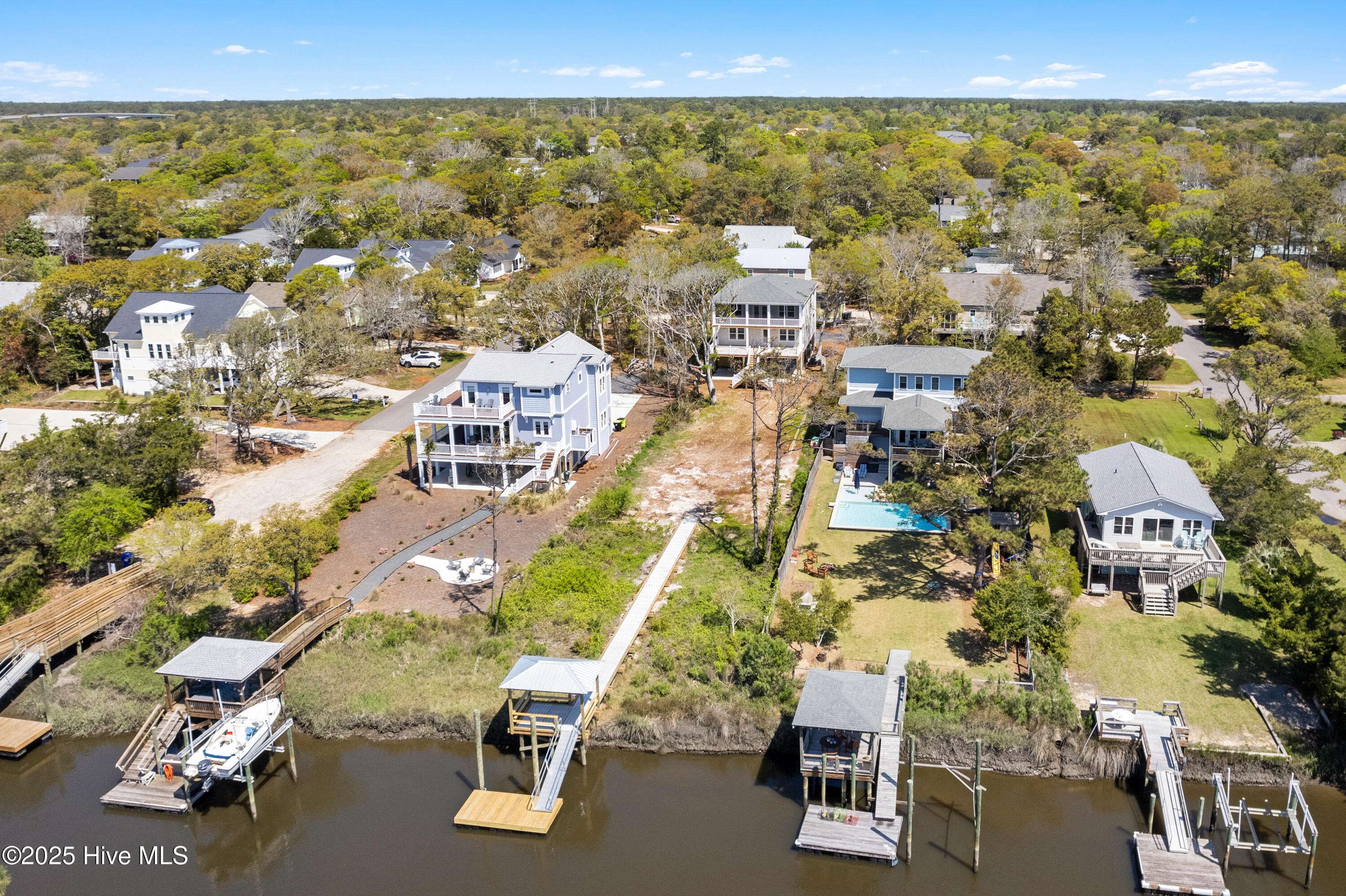 Oak Island, NC 28465,118 SE 9th ST