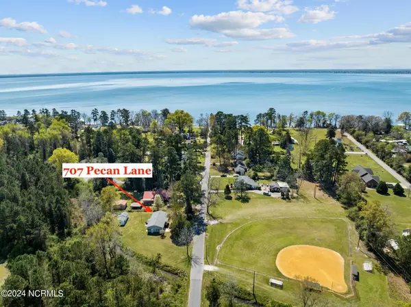 Lake Waccamaw, NC 28450,707 Pecan LN
