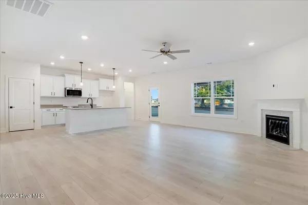 La Grange, NC 28551,104 Oxford CT