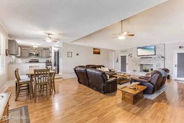 Oak Island, NC 28465,321 NE 60th ST