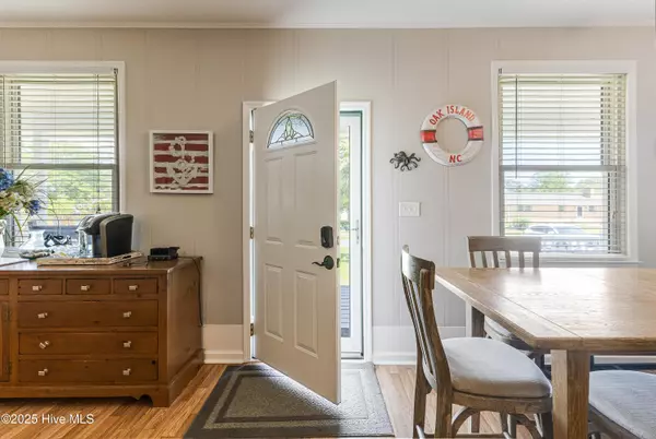 Oak Island, NC 28465,321 NE 60th ST
