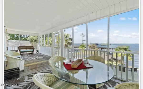 Lake Waccamaw, NC 28450,2743 Waccamaw Shores RD