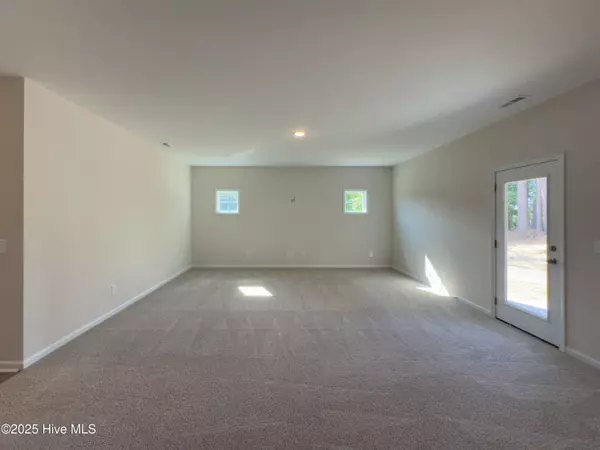 Raeford, NC 28376,171 Traveller WAY