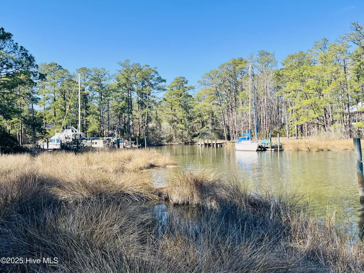 Oriental, NC 28571,6017 Harbour WAY