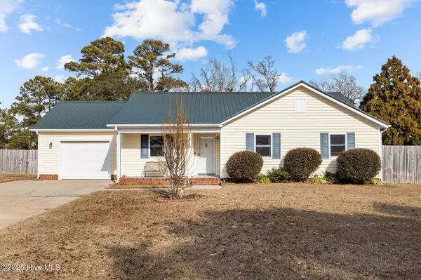 1810 Paulette RD, Morehead City, NC 28557