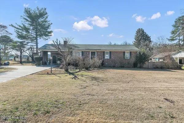 2697 Forrest DR, Kinston, NC 28504