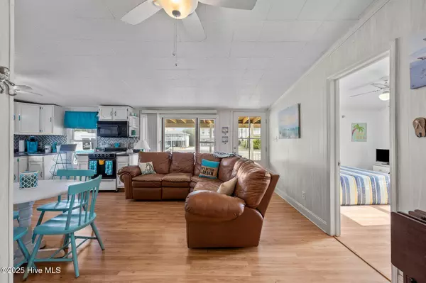 Surf City, NC 28445,821 S Topsail DR