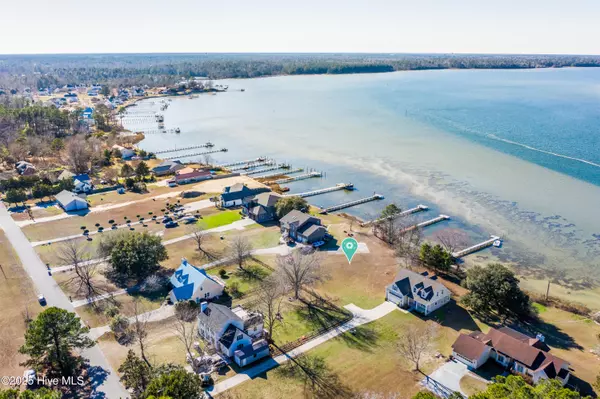 Sneads Ferry, NC 28460,122 Gemstone DR