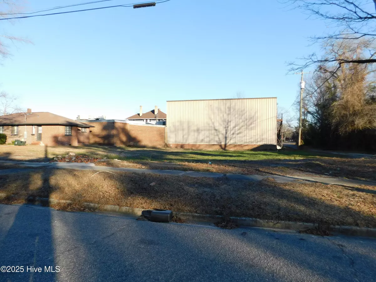 Laurinburg, NC 28352,308 Everett ST