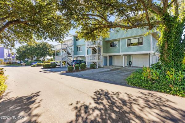 105 Teakwood DR #Apt 706, Carolina Beach, NC 28428